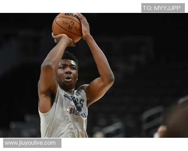 托马斯布莱恩特绝杀被帽愤怒推开摄像头引发热议