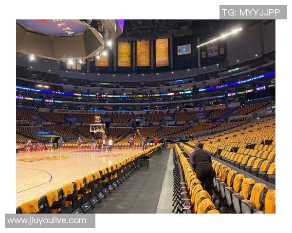 A史密斯：詹姆斯的收入应与其贡献相匹配NBA薪资水平亟待提升