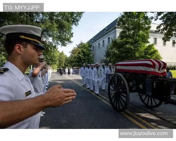 106岁洛约拉校队官方牧师去世引发全美球迷悼念与怀念